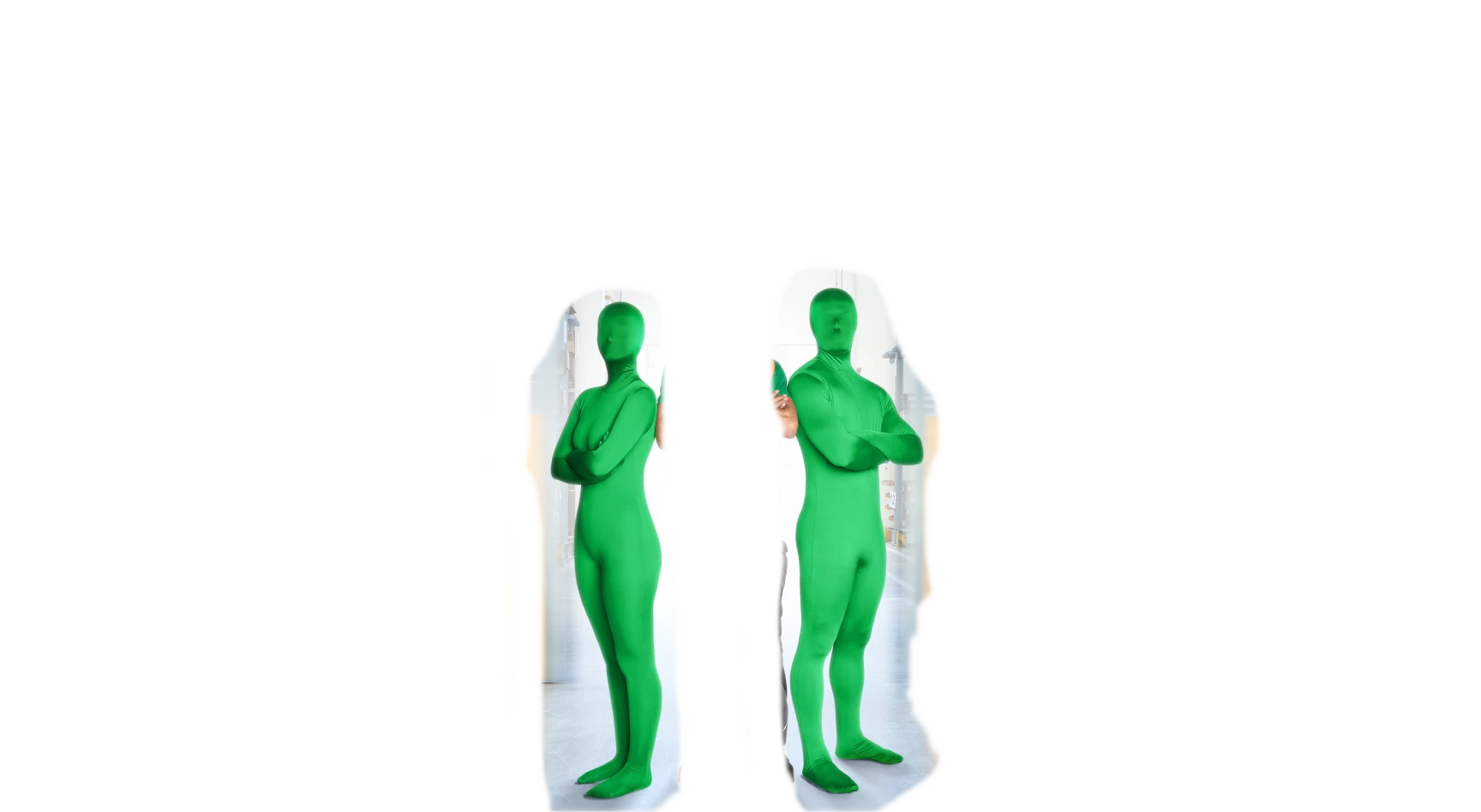 Zwei Personen in grünem Overall