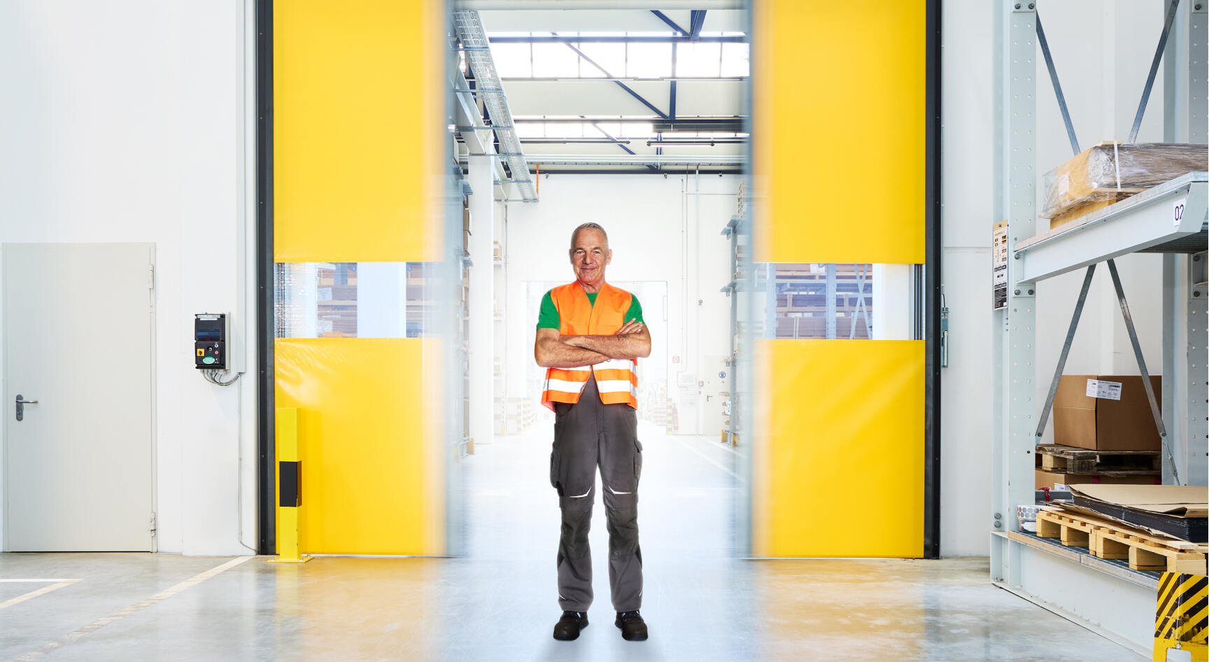 Person vor einem Butzbach Tor